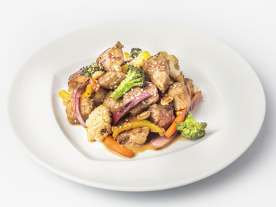 BRAZUELO / COJÍN DE CERDO AL ESTILO VIETNAMITA CON VEGETALES.
