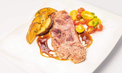 CHULETA DE BRAZO DE CERDO EN SALSA DE CARAMELO